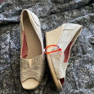Toms Wedges Sz 9